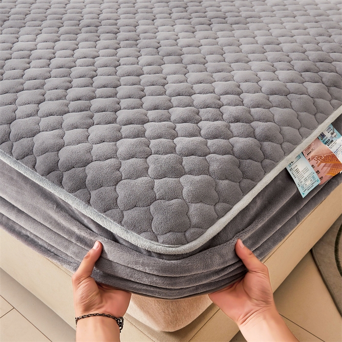 91家纺网 家纺一手货源 找家纺 雯豆 2023新品纯色牛奶绒夹棉床笠床垫保护套A类保暖加厚床笠 牛奶绒床笠-烟灰