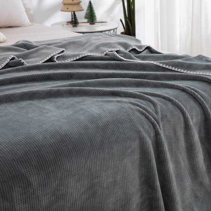 91家纺网 家纺一手货源 找家纺 卉晨毛毯 2024新款牛奶绒双层华夫格毯空调毯午睡毯毛毯 灰