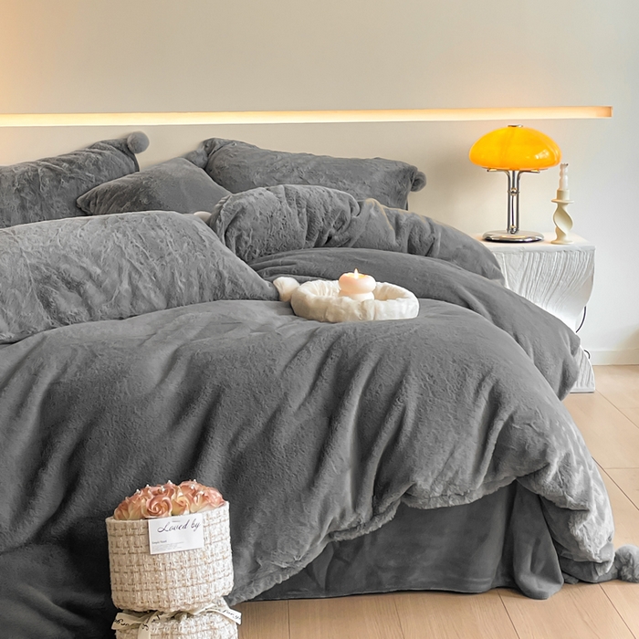 91家纺网 家纺一手货源 找家纺 金爱家 23新品全消光牛奶绒A类纯色立体獭兔毛绒四件套 兔毛纯色-灰黑