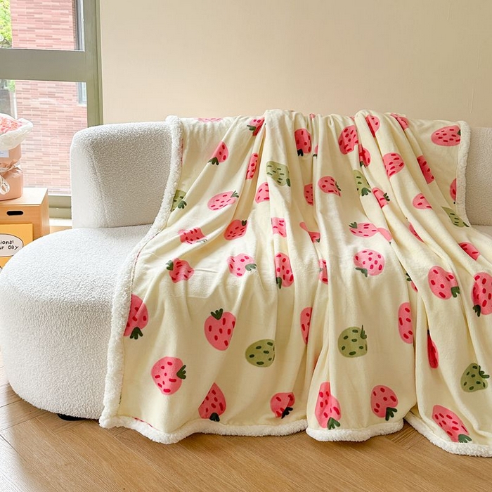 91家纺网 家纺一手货源 找家纺 萝莉家纺 2023新款ins加厚牛奶绒羊羔绒毯午睡毯沙发盖毯-风格二 小草莓