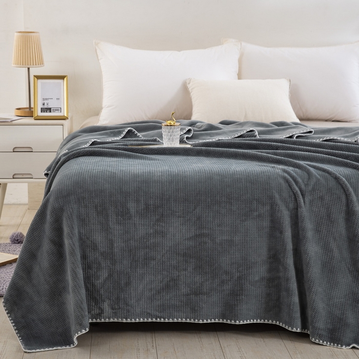 91家纺网 家纺一手货源 找家纺 卉晨毛毯 2024新款牛奶绒双层华夫格毯空调毯午睡毯毛毯 灰