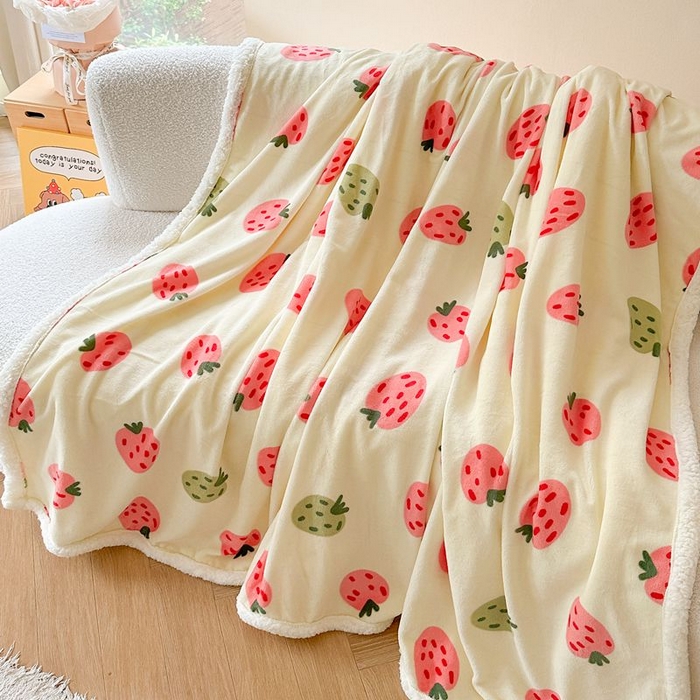 91家纺网 家纺一手货源 找家纺 萝莉家纺 2023新款ins加厚牛奶绒羊羔绒毯午睡毯沙发盖毯-风格二 小草莓