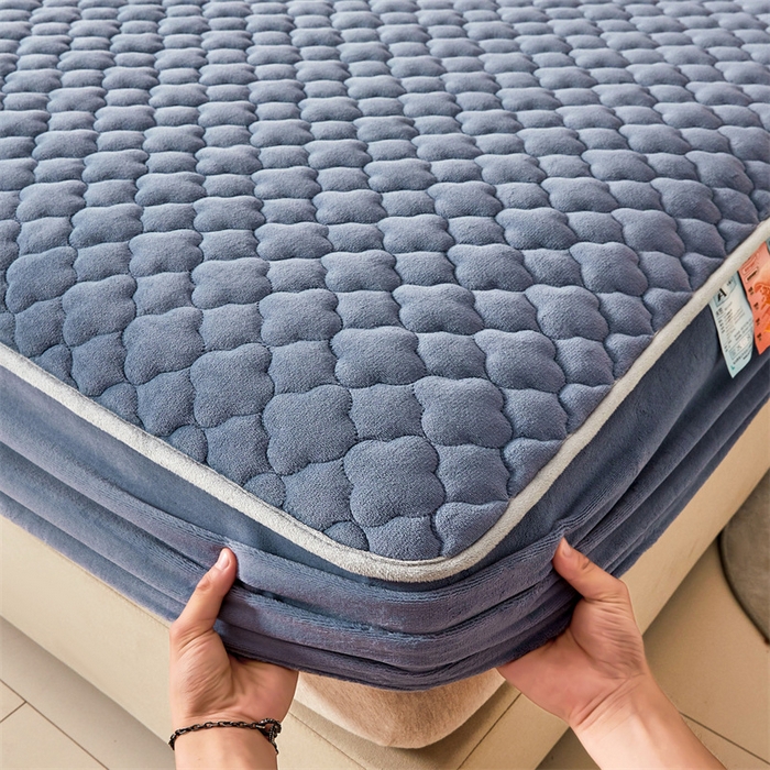 91家纺网 家纺一手货源 找家纺 雯豆 2023新品纯色牛奶绒夹棉床笠床垫保护套A类保暖加厚床笠 牛奶绒床笠-蓝灰