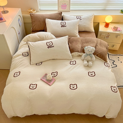 雅居纺 2023新款200克毛巾绣牛奶绒四件套-小熊米奇系列 小熊-白咖