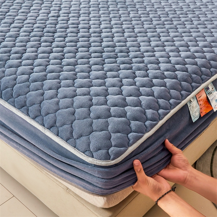 91家纺网 家纺一手货源 找家纺 雯豆 2023新品纯色牛奶绒夹棉床笠床垫保护套A类保暖加厚床笠 牛奶绒床笠-蓝灰