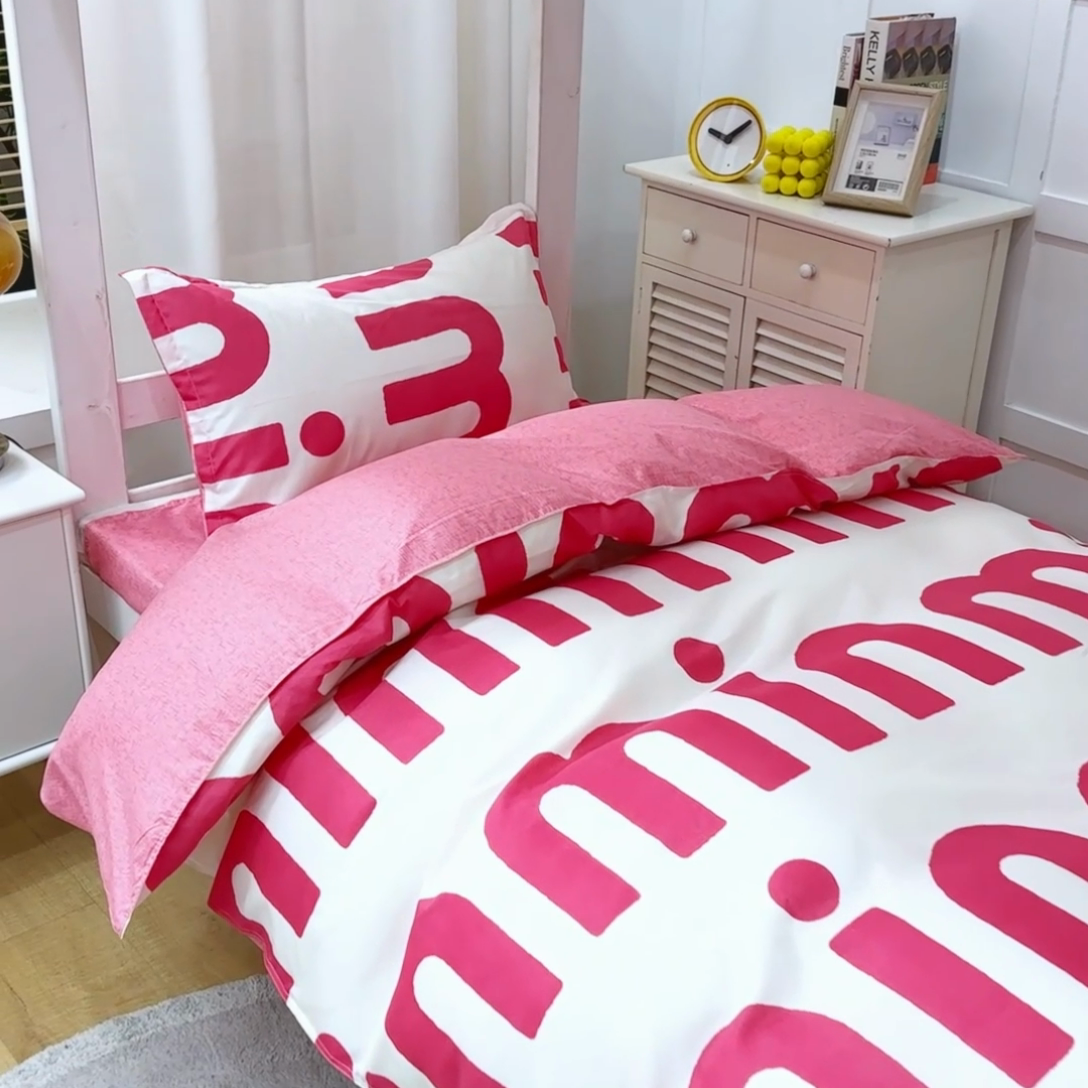 91家纺网 家纺一手货源 找家纺 2023新款亲肤棉美棉芦荟棉三件套美棉（8月）学生宿舍床 潮流-粉