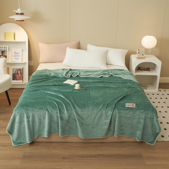 91家纺网 家纺一手货源 找家纺 畅销被业 2024新款双面牛奶绒多功能毛毯毯子 军绿