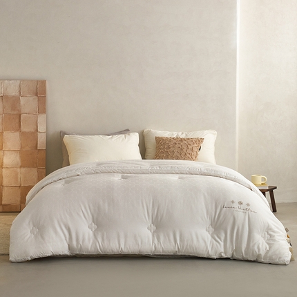 91家纺网 家纺一手货源 找家纺 被窝家纺 2023新款 60s全棉大提花李官奇55%大豆被 四叶草-白