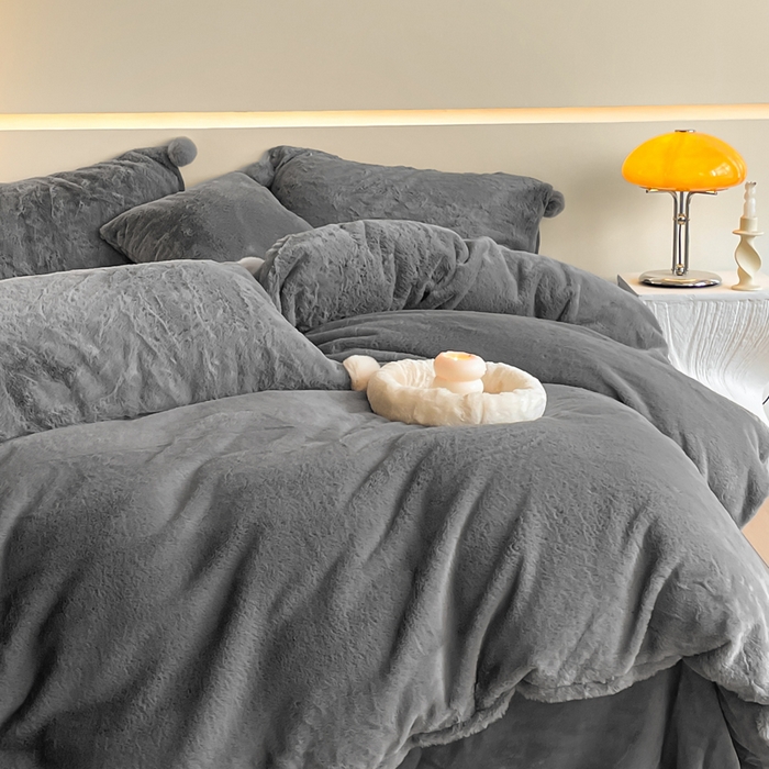 91家纺网 家纺一手货源 找家纺 金爱家 23新品全消光牛奶绒A类纯色立体獭兔毛绒四件套 兔毛纯色-灰黑