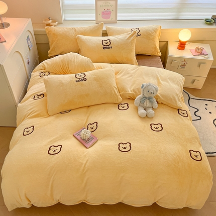 91家纺网 家纺一手货源 找家纺 （总）雅居纺 2023新款200克毛巾绣牛奶绒四件套-小熊米奇系列