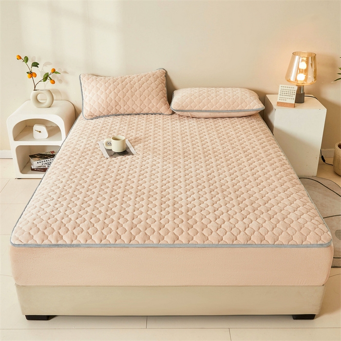 91家纺网 家纺一手货源 找家纺 雯豆 2023新品纯色牛奶绒夹棉床笠床垫保护套A类保暖加厚床笠 牛奶绒床笠-奶咖