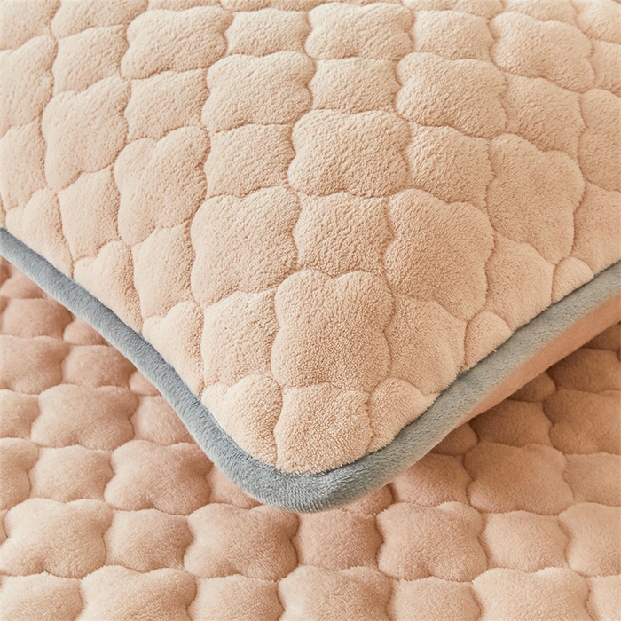 91家纺网 家纺一手货源 找家纺 雯豆 2023新品纯色牛奶绒夹棉床笠床垫保护套A类保暖加厚床笠 牛奶绒床笠-奶咖