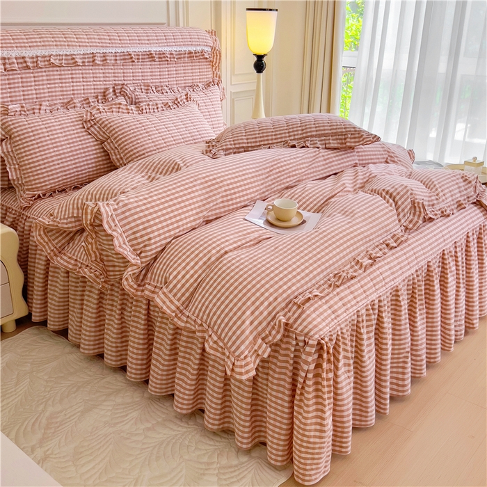 91家纺网 家纺一手货源 找家纺 十个点  2024新款色织水洗棉韵格系列床裙款四件套 粉小格