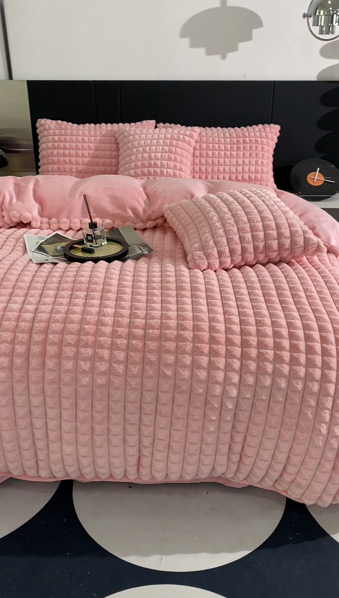 91家纺网 家纺一手货源 找家纺 爵仕家纺 2025新款高端皮草风格兔毛绒保暖四件套 樱花粉