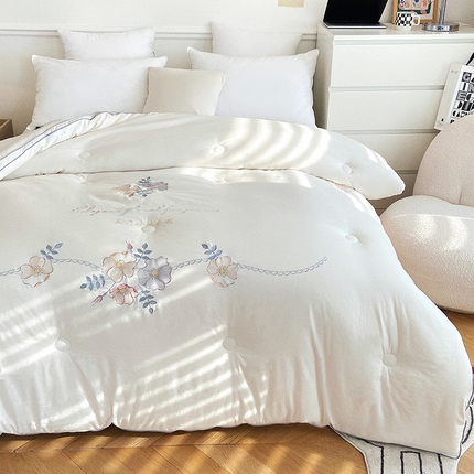 91家纺网 家纺一手货源 找家纺 （总）太阳羽 2023新款糯小棉绣花大豆被