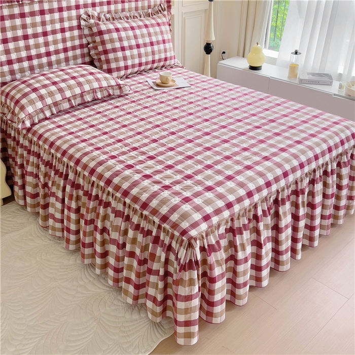 91家纺网 家纺一手货源 找家纺 十个点  2024新款色织水洗棉-韵格系列单品夹棉床裙 七彩格红