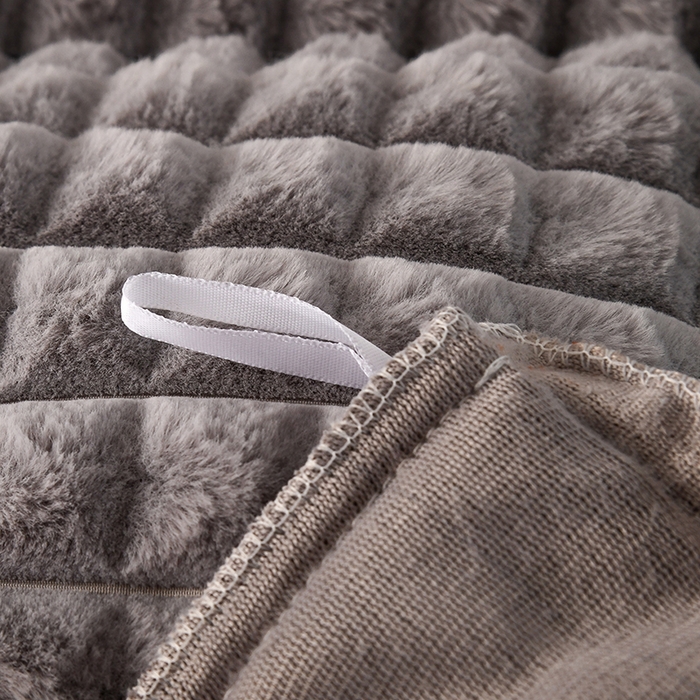 91家纺网 家纺一手货源 找家纺 爵仕家纺 2025新款高端皮草风格兔毛绒保暖四件套 云灰