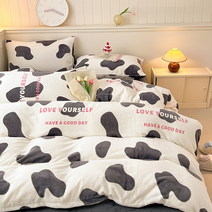 91家纺网 家纺一手货源 找家纺 桃子家居 2023新款ins韩系简约卡通奶油小清新加厚牛奶绒系列四件套 绒-尔曼