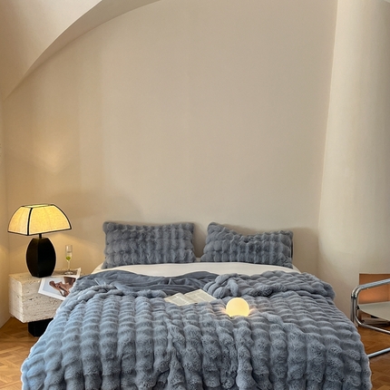 91家纺网 家纺一手货源 找家纺 蓝极人 2024新款高克重大牛奶绒被套毯毛毯 灰蓝