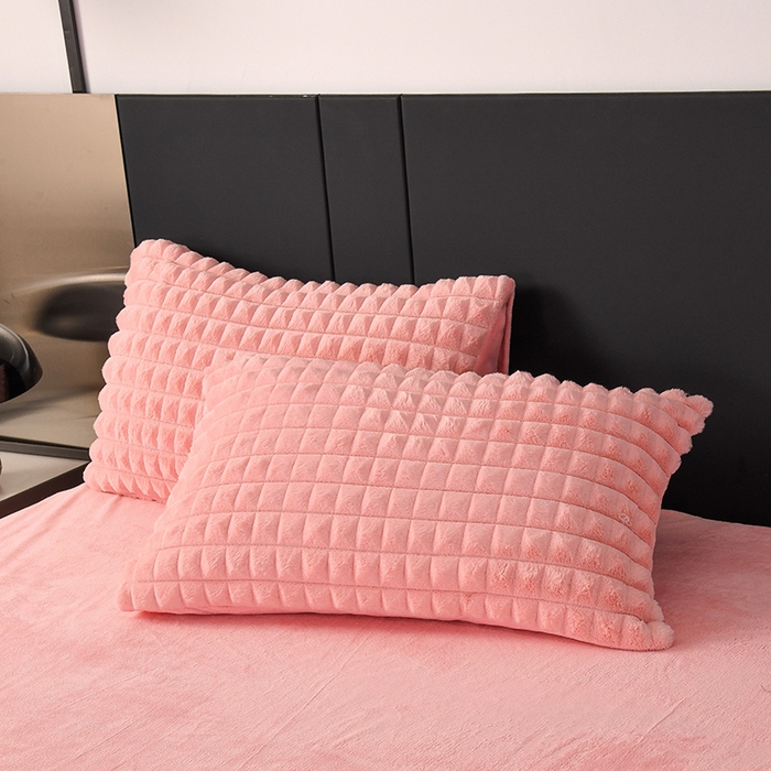 91家纺网 家纺一手货源 找家纺 爵仕家纺 2025新款高端皮草风格兔毛绒保暖四件套 樱花粉