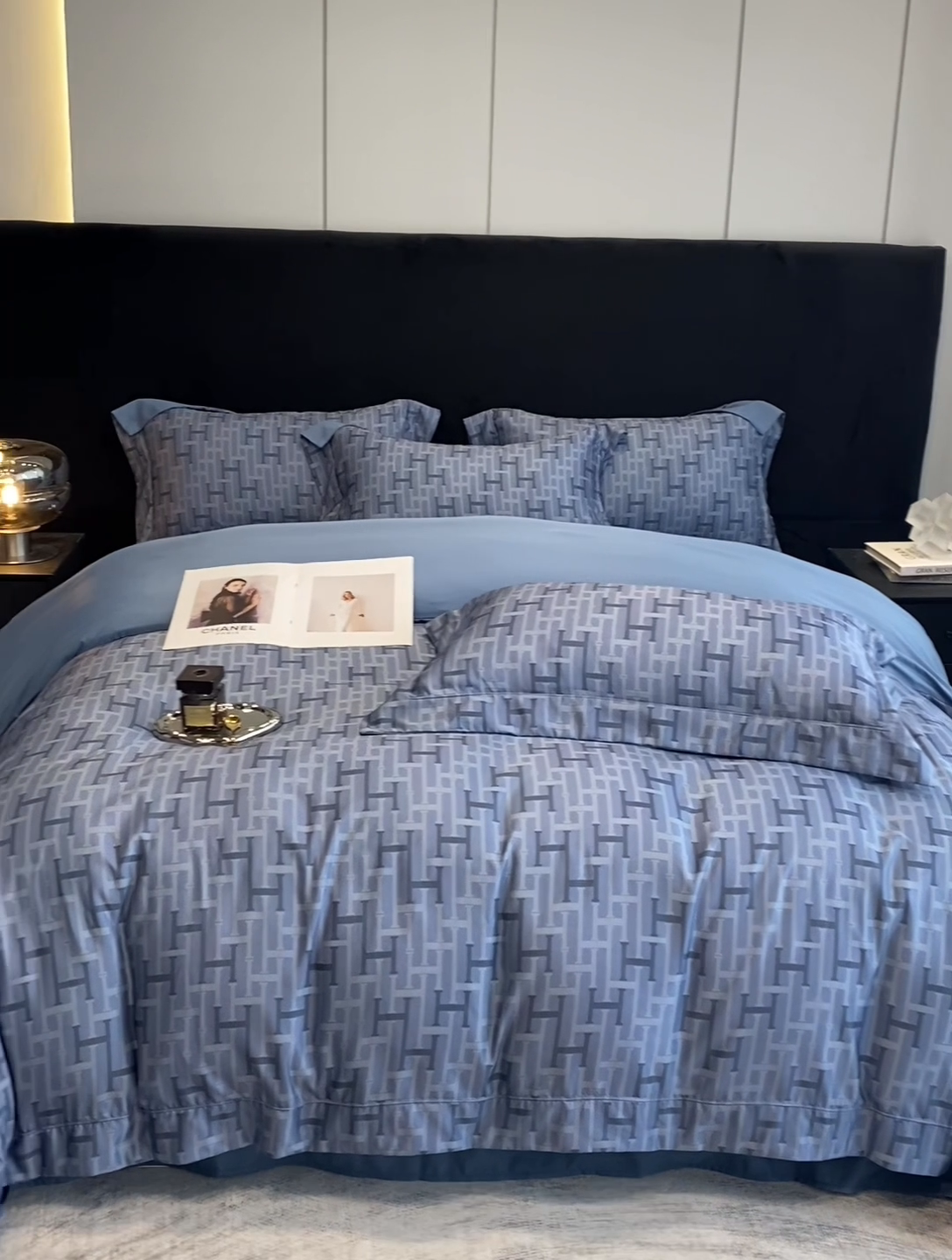 91家纺网 家纺一手货源 找家纺 优悦 2023新款轻奢磨毛印花系列四件套 时尚格调-蓝