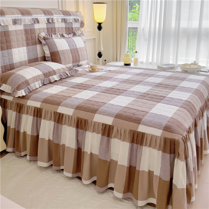 91家纺网 家纺一手货源 找家纺 十个点  2024新款色织水洗棉-韵格系列单品夹棉床裙 咖大格