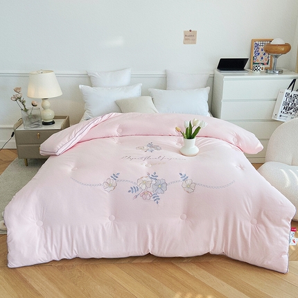 91家纺网 家纺一手货源 找家纺 （总）太阳羽 2023新款糯小棉绣花大豆被