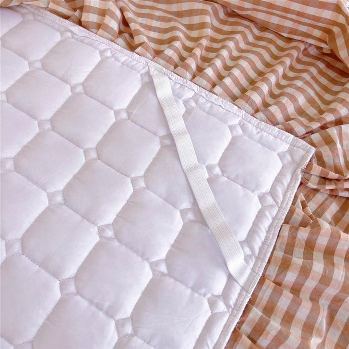 91家纺网 家纺一手货源 找家纺 十个点  2024新款色织水洗棉韵格系列床裙款四件套 粉小格