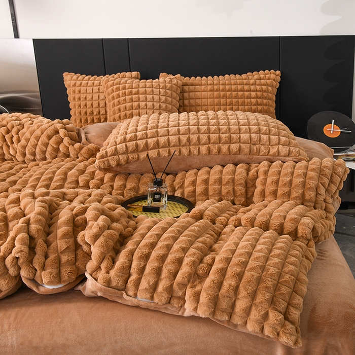 91家纺网 家纺一手货源 找家纺 爵仕家纺 2025新款高端皮草风格兔毛绒保暖四件套 摩卡