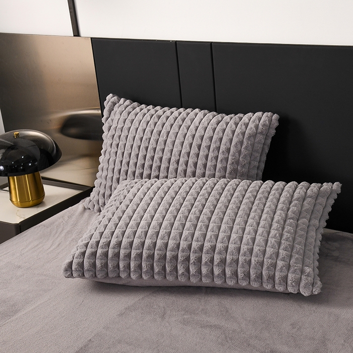 91家纺网 家纺一手货源 找家纺 爵仕家纺 2025新款高端皮草风格兔毛绒保暖四件套 云灰