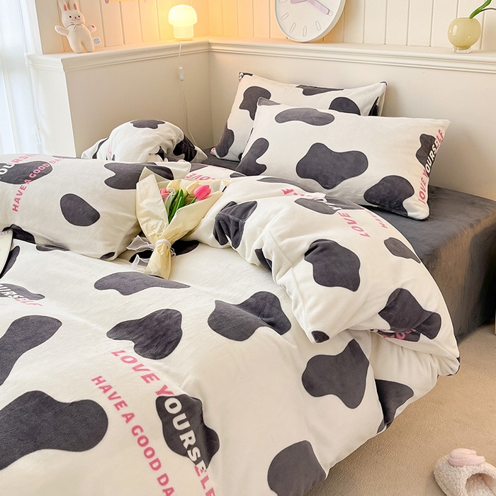 91家纺网 家纺一手货源 找家纺 桃子家居 2023新款ins韩系简约卡通奶油小清新加厚牛奶绒系列四件套 绒-尔曼