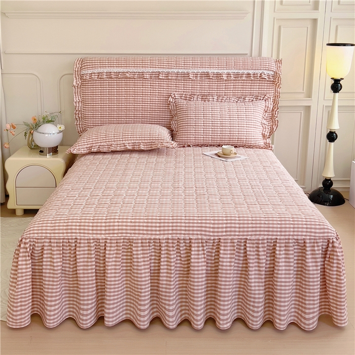 91家纺网 家纺一手货源 找家纺 十个点  2024新款色织水洗棉-韵格系列单品夹棉床裙 粉小格