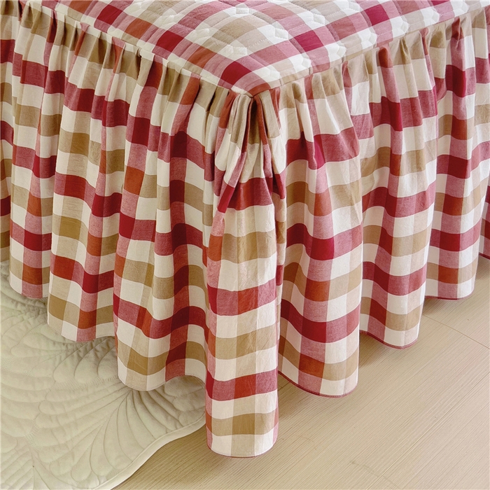 91家纺网 家纺一手货源 找家纺 十个点  2024新款色织水洗棉-韵格系列单品夹棉床裙 七彩格红