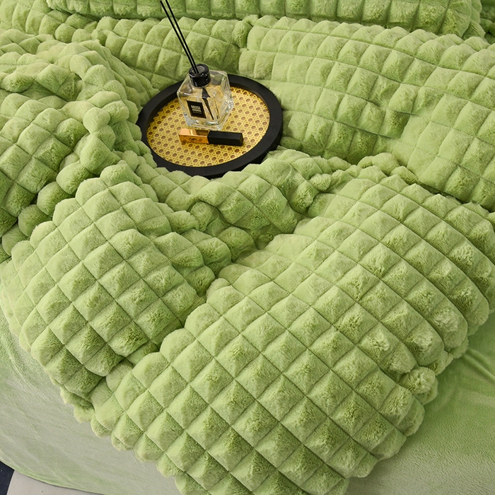 91家纺网 家纺一手货源 找家纺 爵仕家纺 2025新款高端皮草风格兔毛绒保暖四件套 清新绿