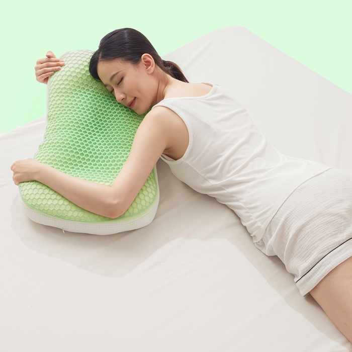 91家纺网 家纺一手货源 找家纺 爱来伊家纺 2023新款凉感枕TPE果胶羽丝枕夏季枕芯猫肚皮释压枕头枕芯 苹果绿