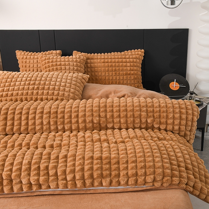 91家纺网 家纺一手货源 找家纺 爵仕家纺 2025新款高端皮草风格兔毛绒保暖四件套 摩卡