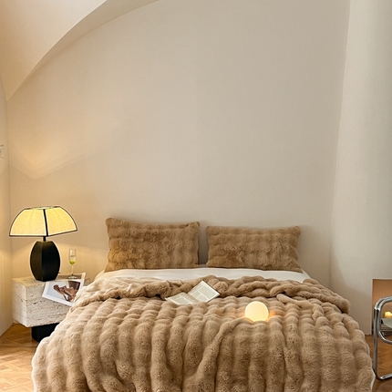 91家纺网 家纺一手货源 找家纺 蓝极人 2024新款高克重大牛奶绒被套毯毛毯 浅驼