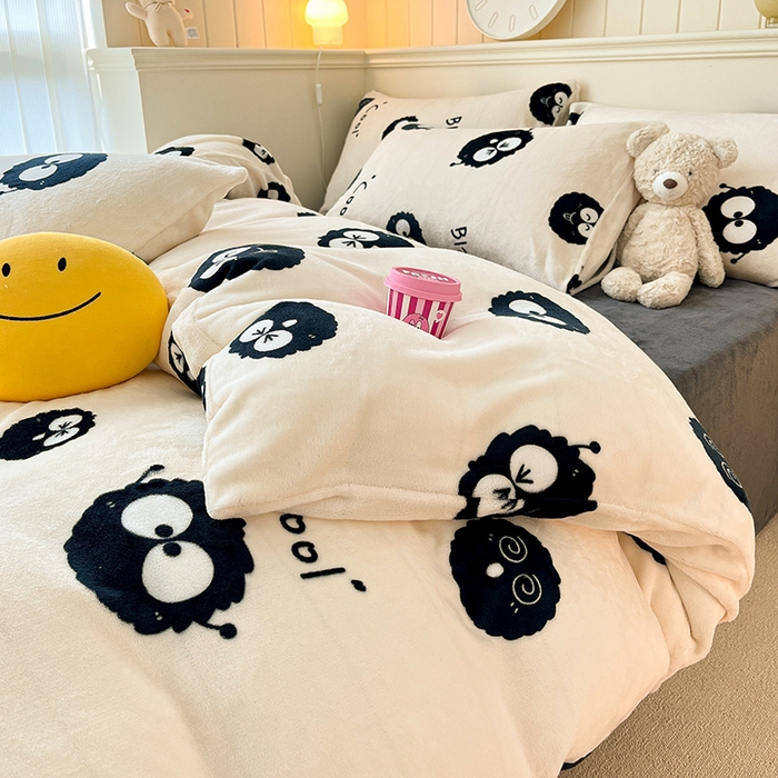 91家纺网 家纺一手货源 找家纺 桃子家居 2023新款ins韩系简约卡通奶油小清新加厚牛奶绒系列四件套 绒-奶白煤球