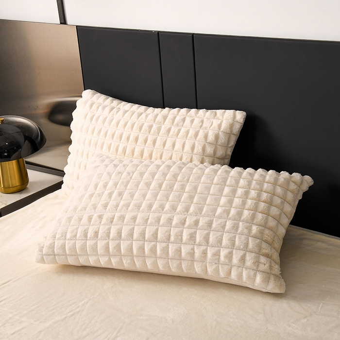 91家纺网 家纺一手货源 找家纺 爵仕家纺 2025新款高端皮草风格兔毛绒保暖四件套 暖白