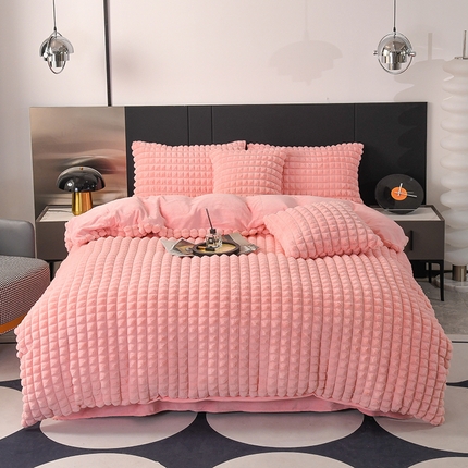 91家纺网 家纺一手货源 找家纺 爵仕家纺 2025新款高端皮草风格兔毛绒保暖四件套 樱花粉