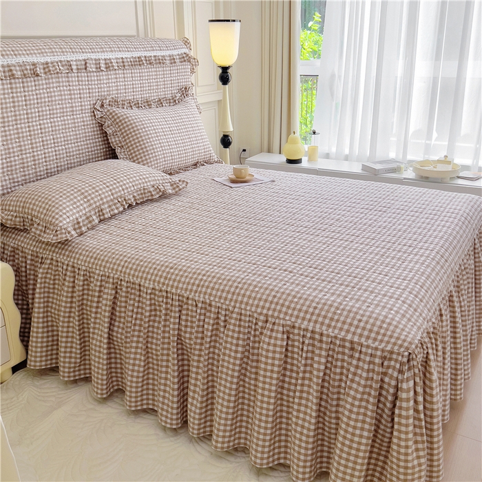 91家纺网 家纺一手货源 找家纺 十个点  2024新款色织水洗棉-韵格系列单品夹棉床裙 米小格