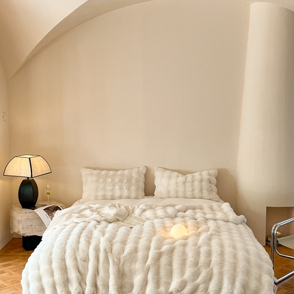 91家纺网 家纺一手货源 找家纺 蓝极人 2024新款高克重大牛奶绒被套毯毛毯 暖白