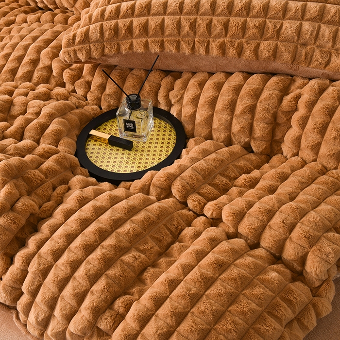 91家纺网 家纺一手货源 找家纺 爵仕家纺 2025新款高端皮草风格兔毛绒保暖四件套 摩卡