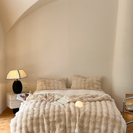 91家纺网 家纺一手货源 找家纺 蓝极人 2024新款高克重大牛奶绒被套毯毛毯 米杏