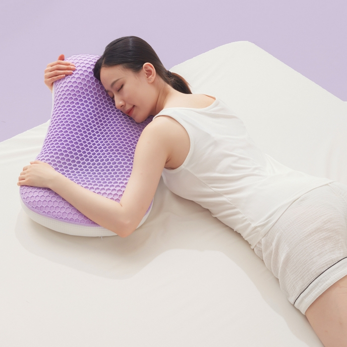 91家纺网 家纺一手货源 找家纺 爱来伊家纺 2023新款凉感枕TPE果胶羽丝枕夏季枕芯猫肚皮释压枕头枕芯 方糖紫