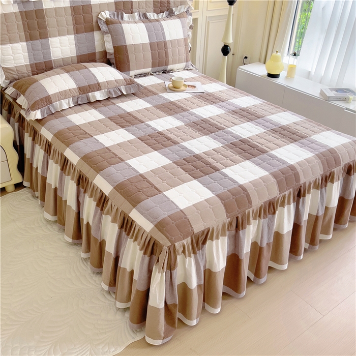 91家纺网 家纺一手货源 找家纺 十个点  2024新款色织水洗棉-韵格系列单品夹棉床裙 咖大格