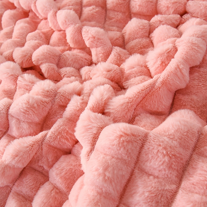 91家纺网 家纺一手货源 找家纺 爵仕家纺 2025新款高端皮草风格兔毛绒保暖四件套 樱花粉