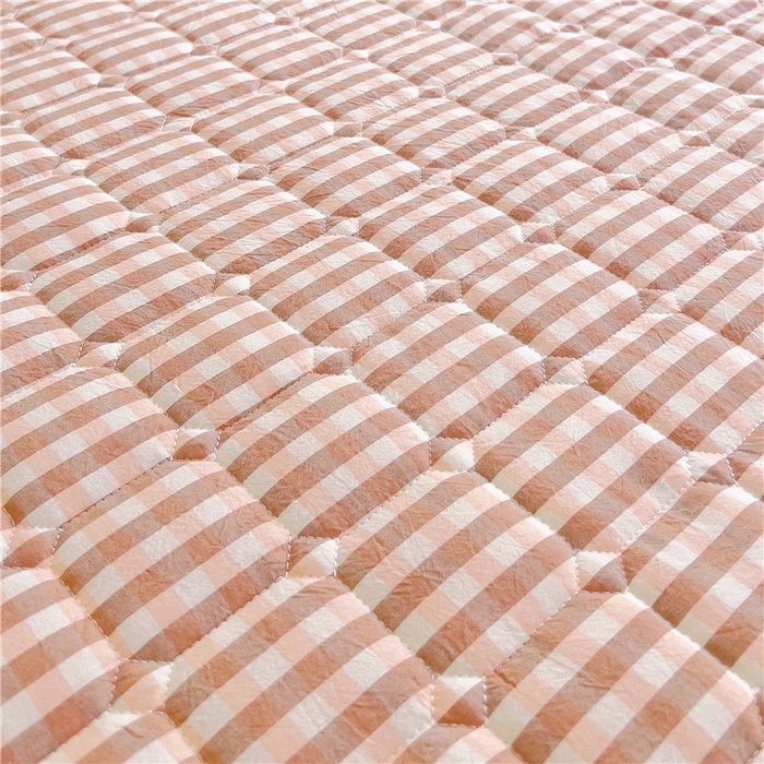 91家纺网 家纺一手货源 找家纺 十个点  2024新款色织水洗棉-韵格系列单品夹棉床裙 粉小格