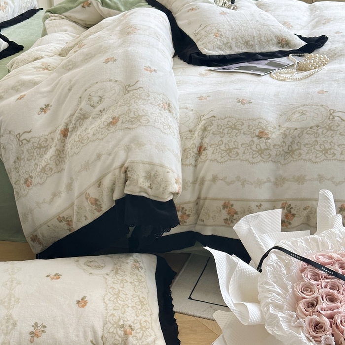 91家纺网 家纺一手货源 找家纺 安莱生活 2023新款法式浪漫轻奢复古风数码印花牛奶绒四件套 温莎夫人