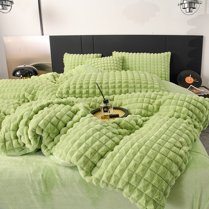 91家纺网 家纺一手货源 找家纺 爵仕家纺 2025新款高端皮草风格兔毛绒保暖四件套 清新绿